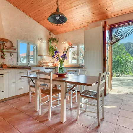 Country house El Castellet De L'ocaive
