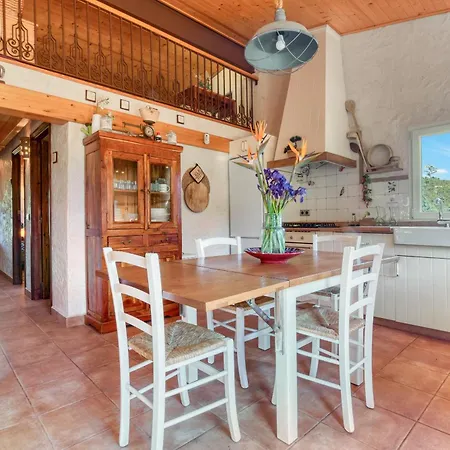 El Castellet De L'ocaive Country house